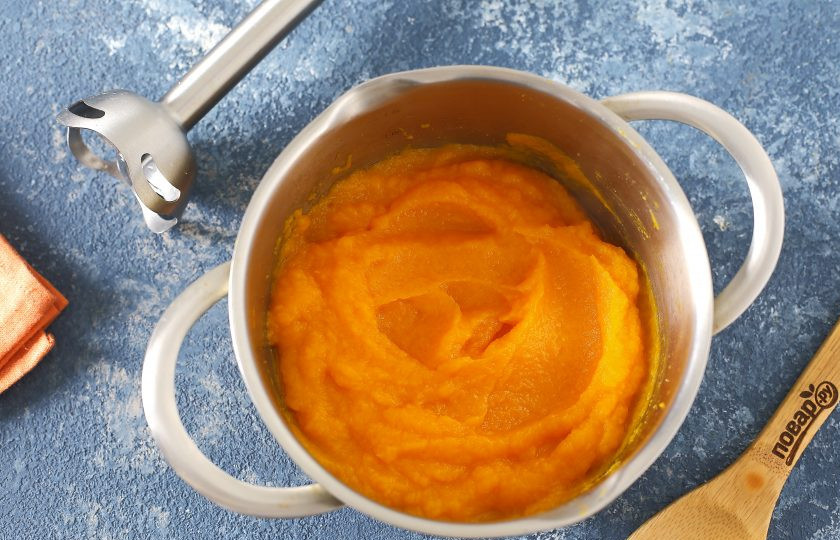 1. Этап. Пюре из тыквы без сахара на зиму: После чего тыкву пюрируйте с помощью погружного блендера.