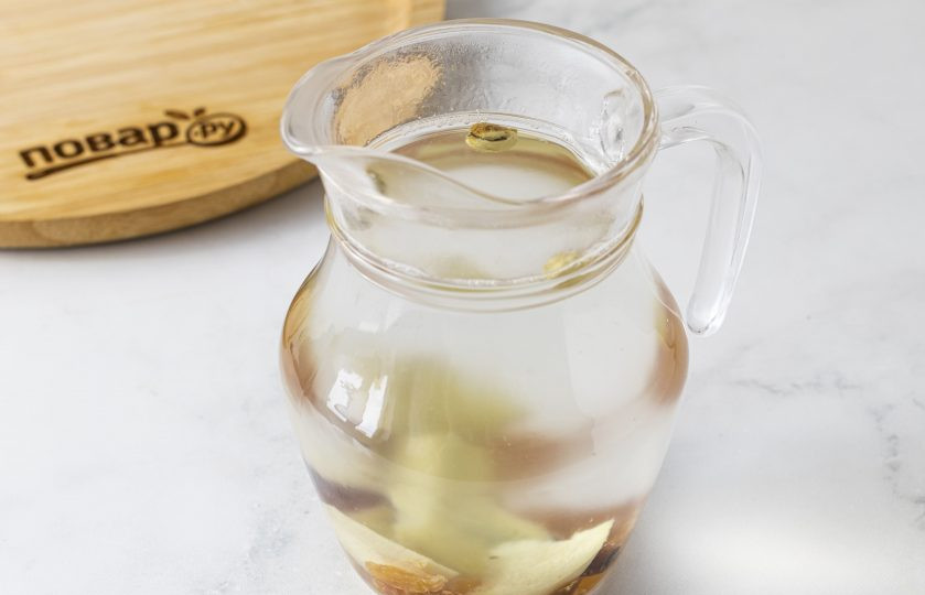 1. Этап. Имбирный настой: Влейте горячую воду, оставьте настой на 1-2 часа до полного остывания.