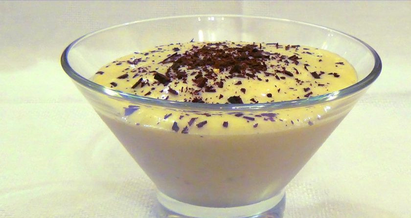 1. Этап. Легкое банановое мороженое: 3. Переложите мороженое в чашки, украсьте шоколадом или сиропом. Приятного аппетита!