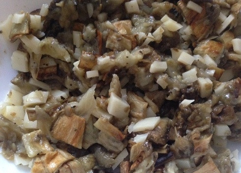 1. Этап. ПП-пельмени с баклажаном: Перемешиваем и получаем начинку для пельменей. Попробуйте на вкус и добавьте того, чего вам не хватает.