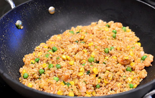 1. Этап. Соус под рис: 7. И держа на огне еще пару минут, аккуратно перемешать. Вот и весь простой рецепт соуса под рис. Блюдо можно подавать к столу.