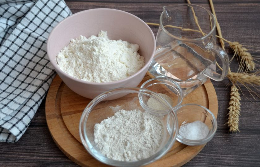 1. Этап. Багет ржаной: Подготовьте ингредиенты.