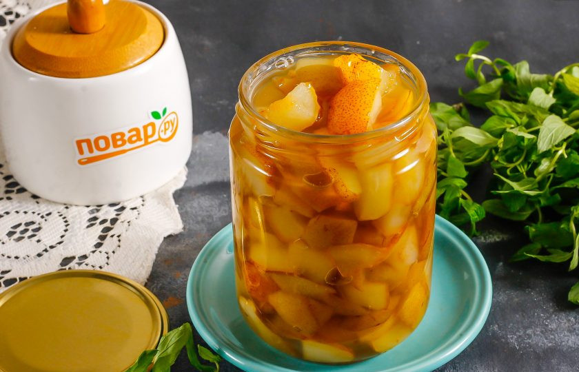 1. Этап. Варенье из груши дички: Выложите варенье в банку и сразу же плотно закупорьте крышкой по резьбе. Дайте заготовке остыть и после перенесите ее в кладовую или подвал, гараж.