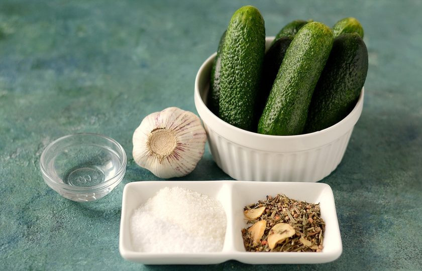 1. Этап. Маринованные огурцы на 1.5 литровую банку: Подготовьте все ингредиенты.