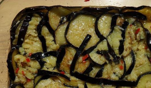 1. Этап. Острые баклажаны по-грузински: Перед подачей блюдо должно постоять пару часов в холодильнике. Приятного аппетита!