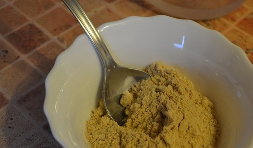 1. Этап. Каша молочная из толокна: Толокно — это мука из овсяного или ячменного зерна, прошедшего перед измельчением специальную обработку: зерно замачивается несколько часов, сушится, поджаривается, а потом превращается (толчётся) в муку. Отличие толокна от обычной муки в том, что сохраняются оболочки зерна, в которых содержится больше всего витаминов и минеральных веществ.