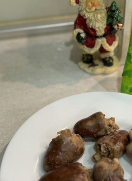 1. Этап. Салат Покоритель сердец: Сердечки заранее отварить в подсоленной воде, остудить