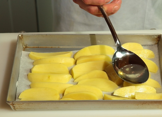 1. Этап. Запеченный гусь, фаршированный яблоками: Также на гарнир можно приготовить картофель.