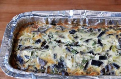 1. Этап. Грибная запеканка в духовке: И ставим запекаться в разогретую до 180 градусов духовку на 50 минут. Затем запеканка пусть остынет, после чего достаем её из формы и подаем к столу.