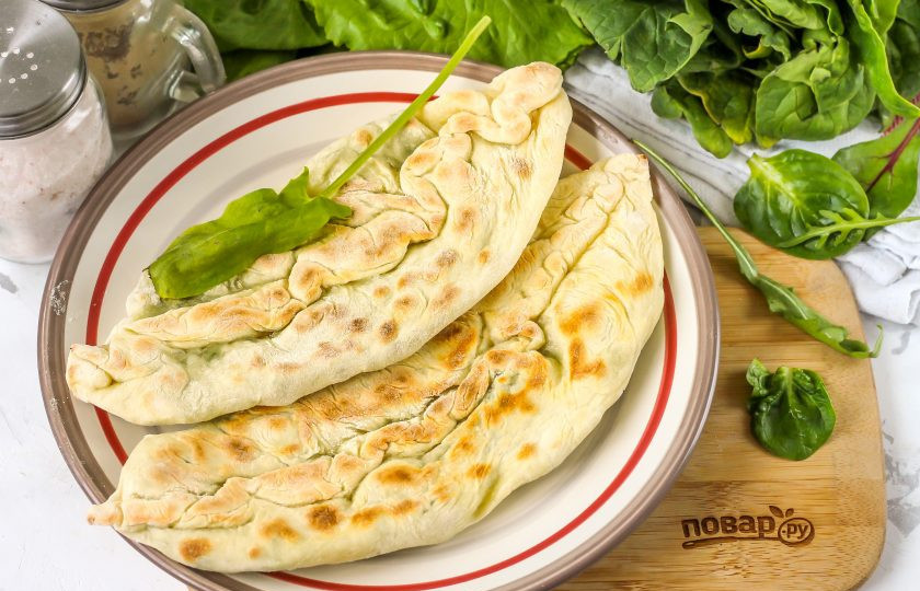 1. Этап. Жингялов хац: Подайте к столу жингалов хац теплым, однако он вкусен и в холодном виде. По желанию хлеб можно смазать растопленным сливочным маслом.