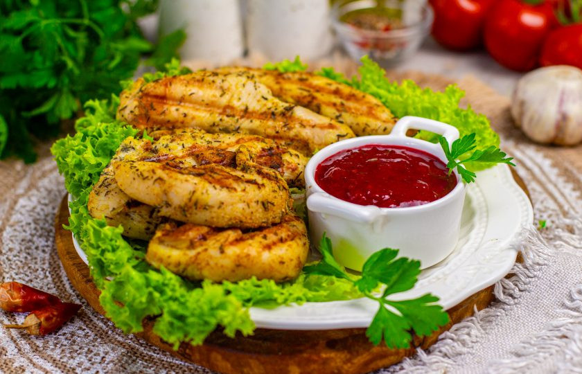 1. Этап. Соус к мясу из красной смородины: Подавайте соус к мясу или мясным полуфабрикатам. Приятного аппетита!