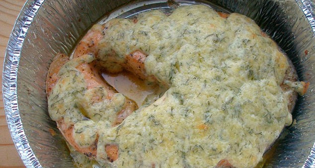 1. Этап. Рыба в сливочном соусе: Запекаем полчаса при 220 градусах. Блюдо готово, можно подавать его с картофелем или рисом. Вариации картофеля подойдут разные: айдахо, пай, пюре.