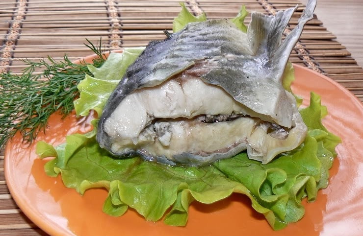 1. Этап. Стерлядь в шампанском: Когда жидкость в кастрюле закипит, стерлядь необходимо варить еще 15-20 минут. Вот такой простой, но в то же время интересный рецепт. Приятного аппетита!