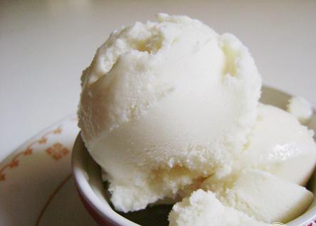 1. Этап. Витаминный напиток Великолепная клюква: 2. Чтобы получить напиток идеальной консистенции, поместите в морозилку и ванильный йогурт.