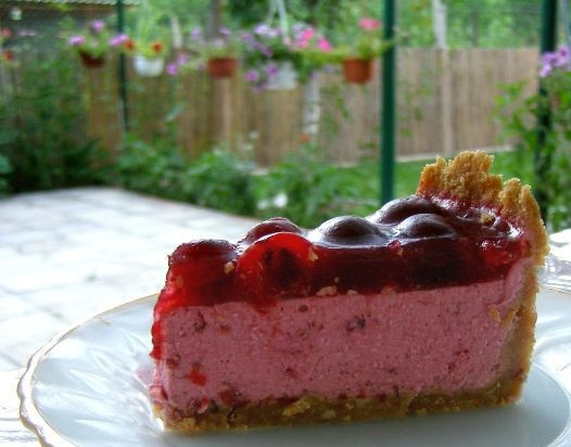 1. Этап. Творожно-ягодный торт: 12. Этот творожно-ягодный торт еще можно назвать вишневым чизкейком. Вместо вишни могут использоваться любые другие ягоды.