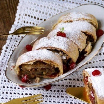 Штрудель с сухофруктами