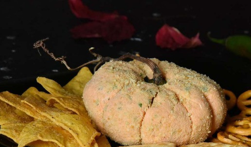 1. Этап. Сырная закуска Добрый Джек: Подаю сырную закуску с крекерами, начос, крендельками другими снеками.