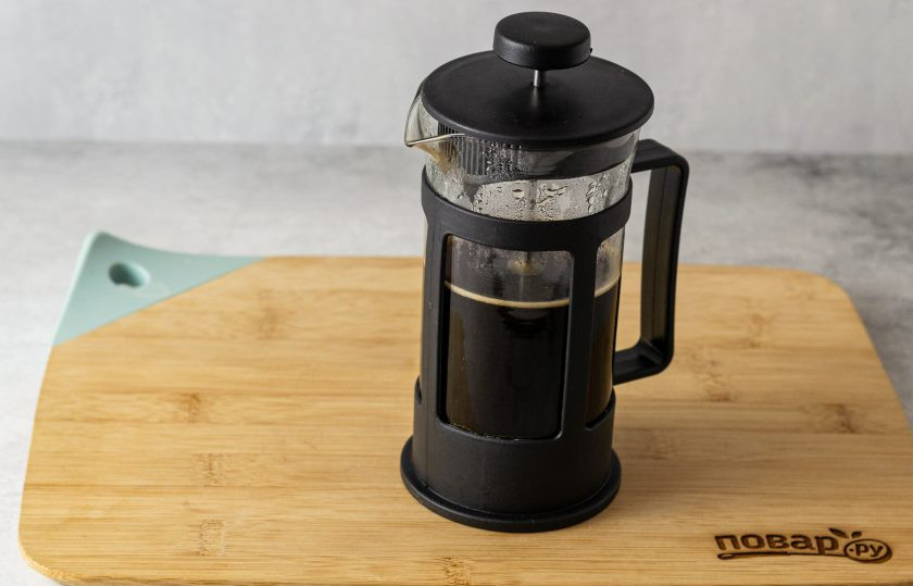 1. Этап. Айс кофе по-вьетнамски: Заварите кофе любым удобным способом. Я использую френч-пресс. Затем полностью остудите.