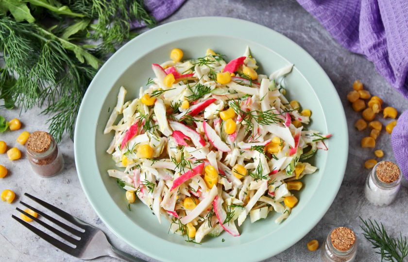 1. Этап. Салат с кальмарами, крабовыми палочками и кукурузой: Приятного аппетита!