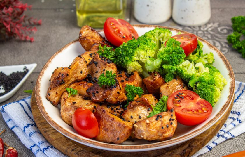 1. Этап. Филе куриное в соевом соусе на сковороде: Подавайте с отварными и свежими овощами. Приятного аппетита!