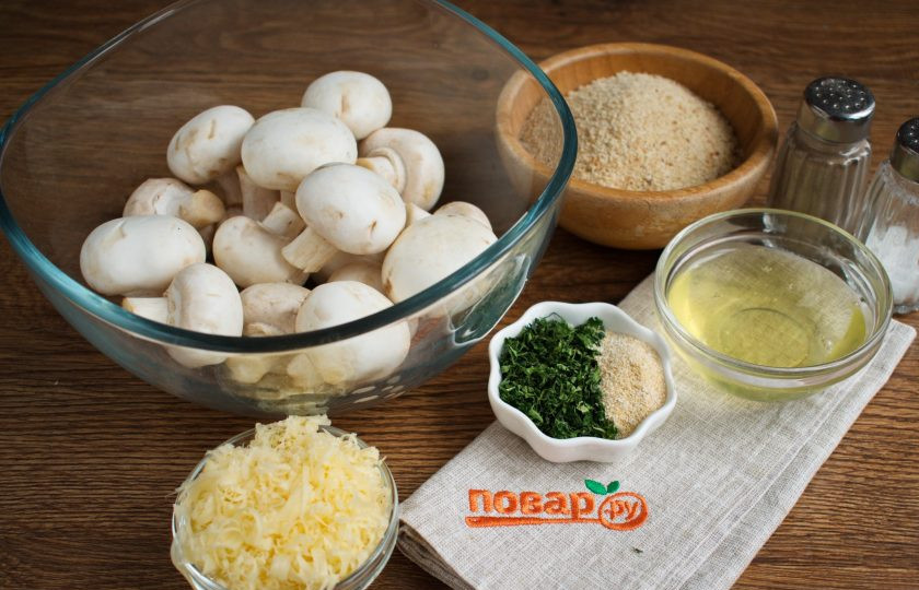 1. Этап. Шампиньоны в чесночной панировке: Шампиньоны вымойте, обсушите. Сыр натрите не мелкой терке.