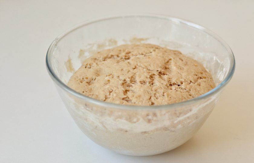 1. Этап. Гречневые булочки: Тесто должно заметно увеличиться в размере.