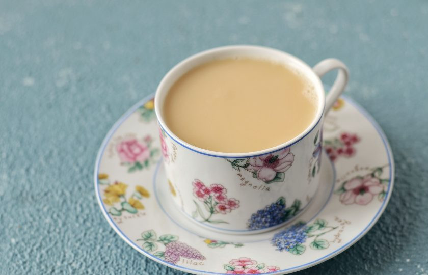 1. Этап. Чай по-английски: Сверху долейте чай.