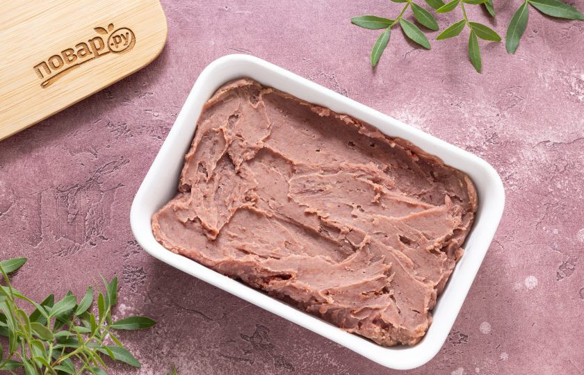 1. Этап. Бобовая паста Анко: Переложите пасту в контейнер для хранения и полностью остудите.