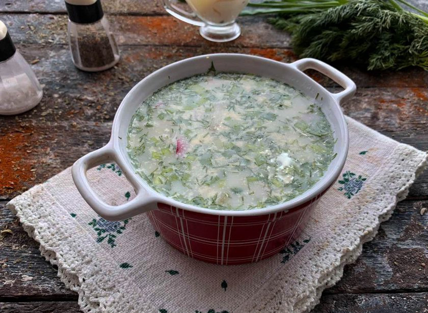 1. Этап. Окрошка с крабовыми палочками: Заправьте окрошку водой, добавьте соль, майонез, лимонную кислоту, хорошо перемешайте и подавайте к столу. Приятного аппетита!