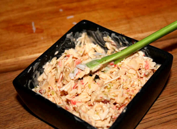 1. Этап. Соус для запеченных роллов: Все ингредиенты тщательно перемешиваем. Этот соус можно класть прямо в роллы, либо поверх них. Соус готов к употреблению!