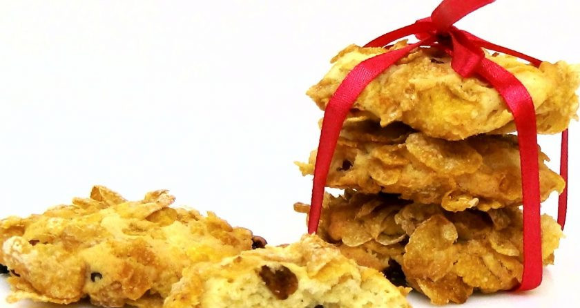 1. Этап. Печенье Роза ветров: 3. Выложите печенье на застеленный пергаментной бумагой противень и слегка прижмите. Выпекайте в разогретой до 175 градусов духовке в течение 25 минут. Приятного аппетита!