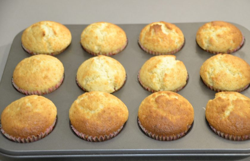 1. Этап. Кексы из кокосовой муки: Выпекайте кексы при температуре 180 градусов 20-25 минут.