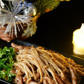 Индейка с грибами эноки