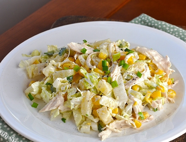 1. Этап. Пекинская капуста с курицей и огурцом: 5. Заправьте майонезом и перемешайте салат. Его лучше кушать сразу, потому что через время он может стечь. Перед подачей я еще сбрызгиваю лимонным соком.