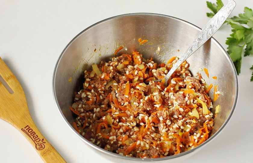 1. Этап. Голубцы по-румынски: Хорошо все перемешайте.