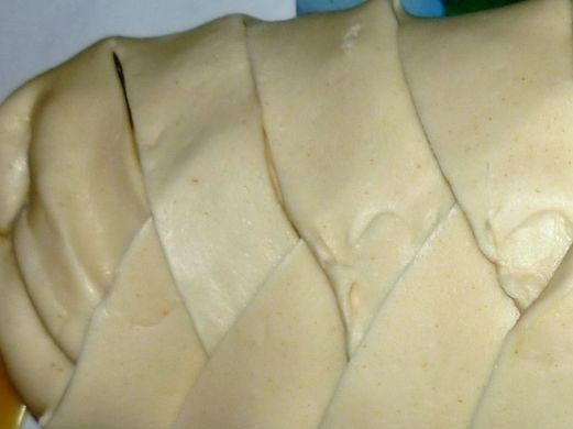 1. Этап. Капустная кулебяка: 8. И вскоре капустная кулебяка в домашних условиях будет готова к выпечке. При желании верх можно смазать взбитым желтком.