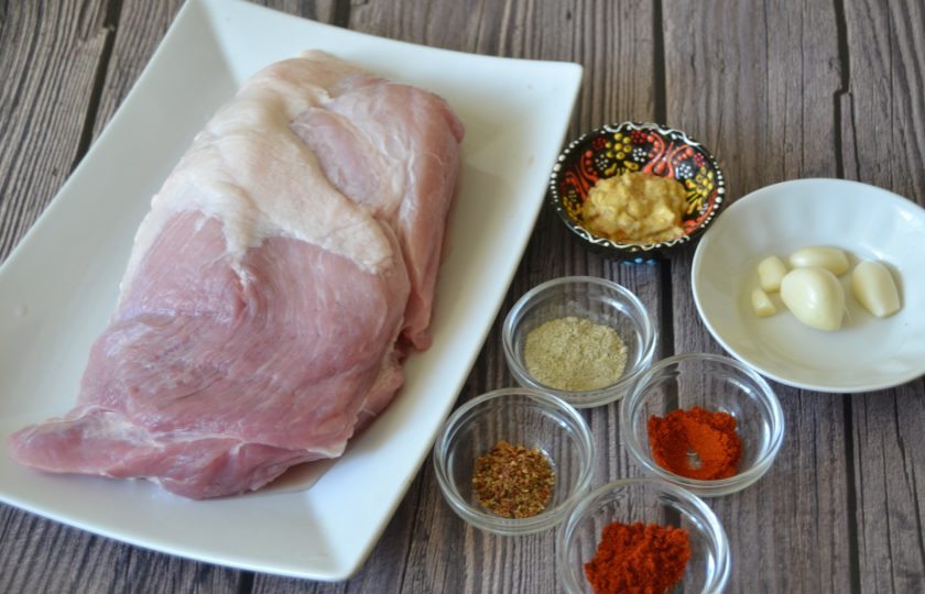 1. Этап. Свиной окорок, запеченный в духовке в фольге: Подготовьте ингредиенты.