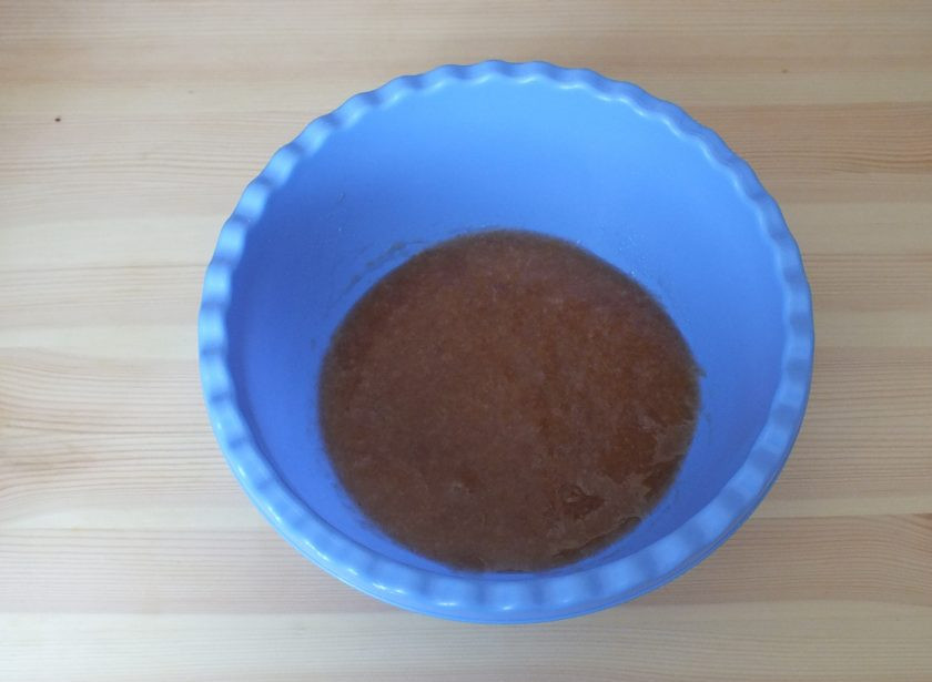 1. Этап. Зефир из персиков: Перемешайте и оставьте на 1 час.