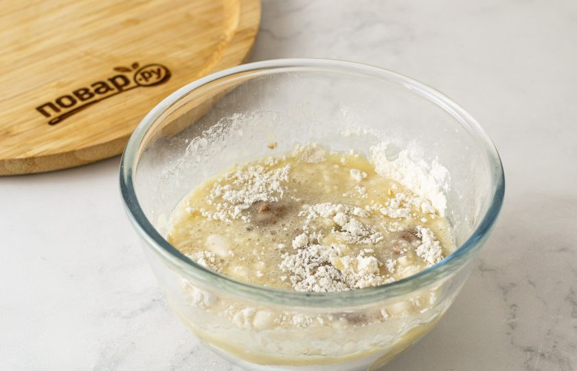 1. Этап. Постный торт Птичье молоко: Добавьте льняное семя и сахар с кокосовым маслом. Перемешайте. Можно пробить блендером до однородности.