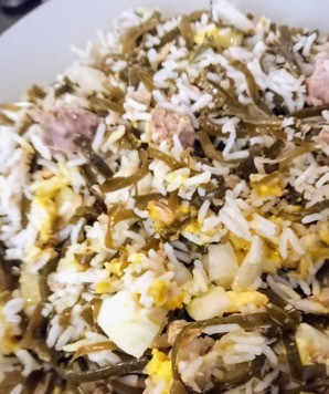 1. Этап. Салат из морской капусты: Добавить лук. Заправить майонезом. Перемешать. Можно подавать. Приятного аппетита.