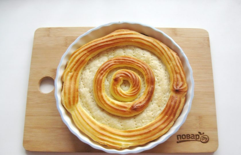 1. Этап. Торт Сент-Оноре: Выпекайте корж при температуре 200 градусов 15-20 минут.