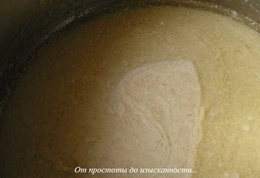 1. Этап. Торт Дыня и лимон: Влейте растительное масло, перемешайте.