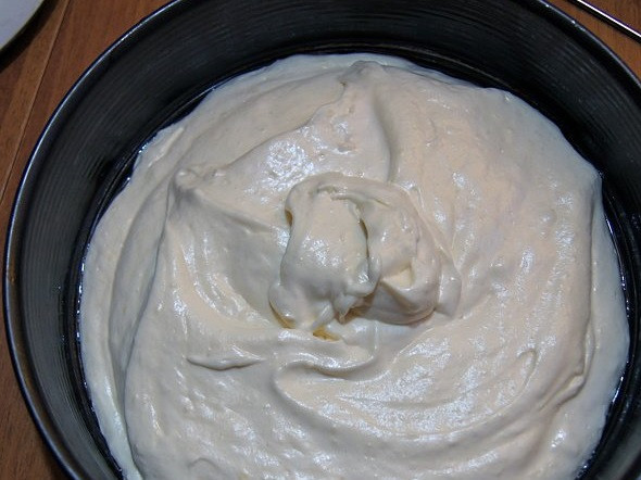 1. Этап. Торт Елизавета: 4. Когда тесто готово его можно переложить в жаропрочную форму и отправить в заранее разогретую духовку минут на 25.