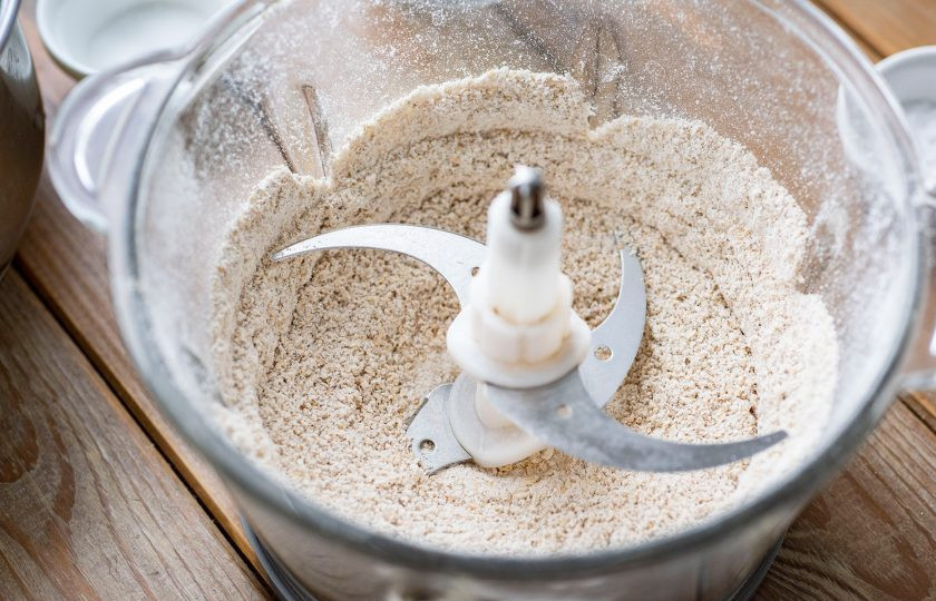 1. Этап. Ирландский хлеб из овсянки: И включите устройство примерно на минуту.