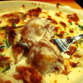 Пельмени в духовке под соусом