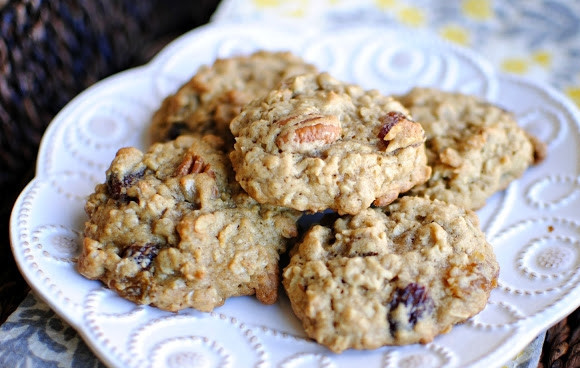 1. Этап. Простое овсяное печенье: Выпекайте около 12 минут, перед дегустацией остудите.