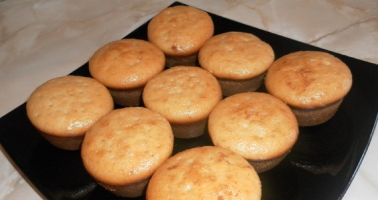 1. Этап. Кексики на молоке: Готовые кексики на молоке можно подавать с повидлом или медом. Приятного аппетита!