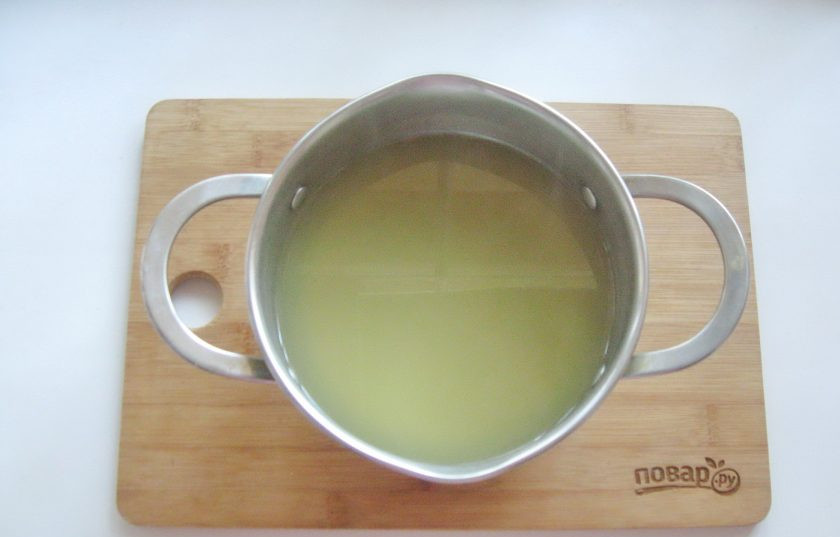 1. Этап. Заливное из минтая: Рыбный бульон процедите.