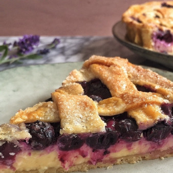 Пирог с лаймом и черникой