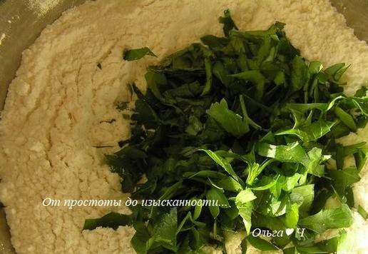 1. Этап. Сырный содовый хлеб: Муку смешайте с зеленью, содой и солью.